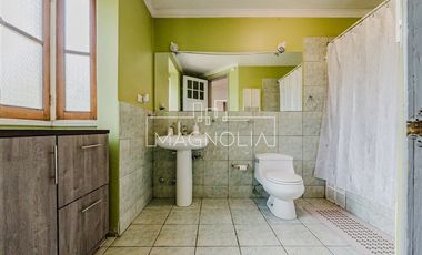 Casa en Venta en ESPECTACULAR CASA DE DOS TERRENOS EN PASAJE PRIVADO