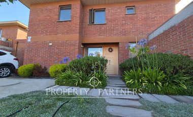 Hermosa Casa en uno de los mejores barrios de Buin/Linderos: Valle Araucarias