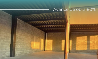 Renta de local comercial en plaza The Town dentro El Refugio