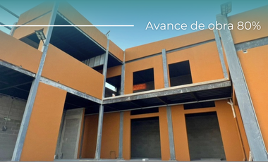 Renta de local comercial en plaza The Town dentro El Refugio