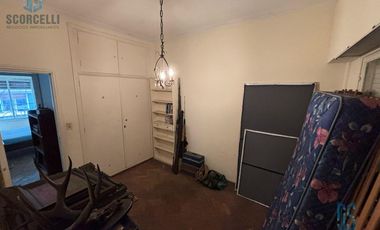 Depto. de 100 m2 cub. con Balcón, depend. baulera, terraza de uso comun. A REFACCIONAR!