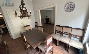 Depto. de 100 m2 cub. con Balcón, depend. baulera, terraza de uso comun. A REFACCIONAR!