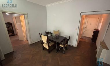 Depto. de 100 m2 cub. con Balcón, depend. baulera, terraza de uso comun. A REFACCIONAR!