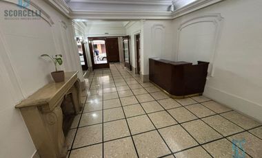 Depto. de 100 m2 cub. con Balcón, depend. baulera, terraza de uso comun. A REFACCIONAR!