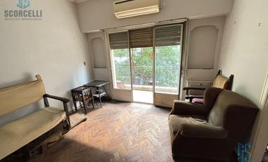 Depto. de 100 m2 cub. con Balcón, depend. baulera, terraza de uso comun. A REFACCIONAR!