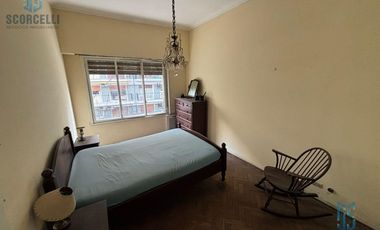 Depto. de 100 m2 cub. con Balcón, depend. baulera, terraza de uso comun. A REFACCIONAR!