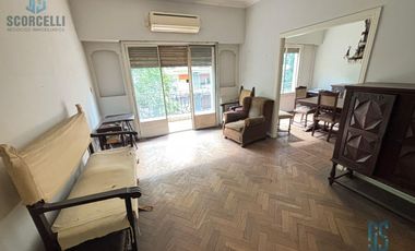 Depto. de 100 m2 cub. con Balcón, depend. baulera, terraza de uso comun. A REFACCIONAR!