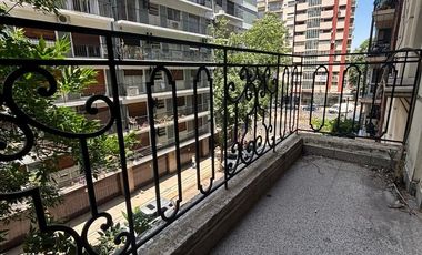 Depto. de 100 m2 cub. con Balcón, depend. baulera, terraza de uso comun. A REFACCIONAR!