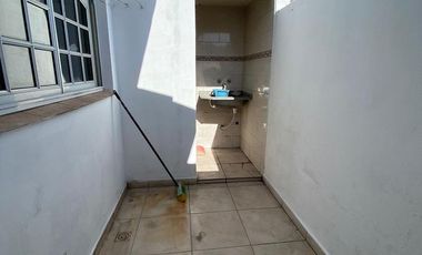 Alquiler PH  3 ambientes con patio en Villa Dominico