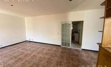 Alquiler PH  3 ambientes con patio en Villa Dominico