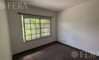 Alquiler PH  3 ambientes con patio en Villa Dominico