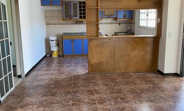 Alquiler PH  3 ambientes con patio en Villa Dominico