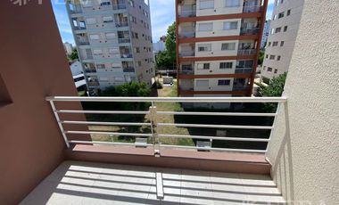 Alquiler departamento 2 ambientes con balcón en Pinar de Wilde