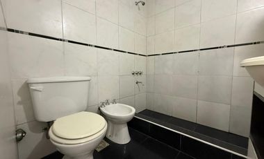 Departamento dos ambientes planta baja espacio guardacoche cochera patio alquiler villa dominico