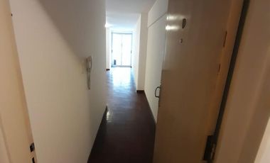 ALQUILO DEPTO 1DORM CON ESCRITORIO (1/2 DORM) EXCELENTE UBICACION PARANA 635 EN NUEVA CORDOBA