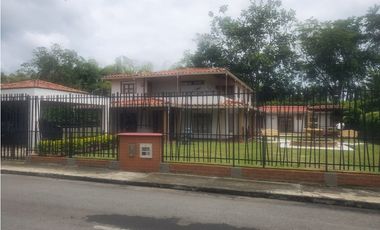 VENTA CASA CAMPESTRE AMOBLADA EN LA TEBAIDA-SECTOR CLUB CAMPESTRE