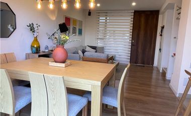 Arriiendo Casa de dos niveles en Conjunto Cerrado en Cajica .