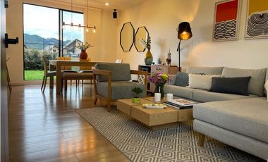 Arriiendo Casa de dos niveles en Conjunto Cerrado en Cajica .