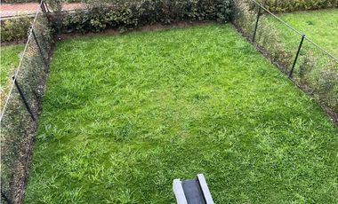 Arriiendo Casa de dos niveles en Conjunto Cerrado en Cajica .