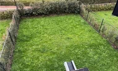 Arriiendo Casa de dos niveles en Conjunto Cerrado en Cajica .