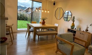 Arriiendo Casa de dos niveles en Conjunto Cerrado en Cajica .