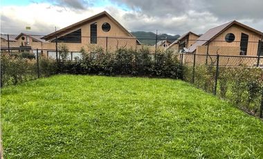 Arriiendo Casa de dos niveles en Conjunto Cerrado en Cajica .