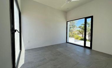 CASA EN VENTA EN PRIVADA RESIDENCIAL OASIS CHOLUL, MERIDA