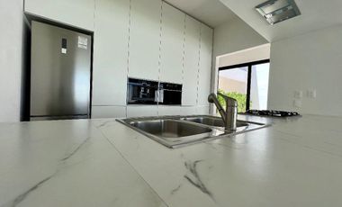 CASA EN VENTA EN PRIVADA RESIDENCIAL OASIS CHOLUL, MERIDA