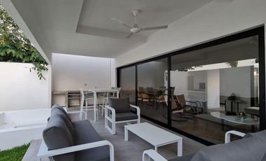 CASA EN VENTA EN PRIVADA RESIDENCIAL OASIS CHOLUL, MERIDA