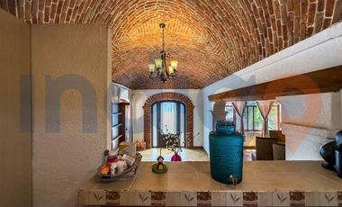 Casa en Venta en Tequisquiapan (Incluye 2 casas y 4 locales comerciales)