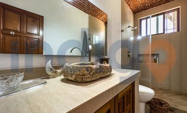 Casa en Venta en Tequisquiapan (Incluye 2 casas y 4 locales comerciales)