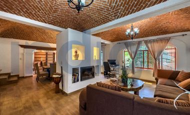 Casa en Venta en Tequisquiapan (Incluye 2 casas y 4 locales comerciales)