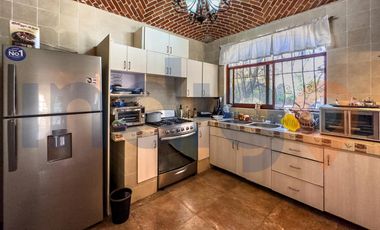 Casa en Venta en Tequisquiapan (Incluye 2 casas y 4 locales comerciales)