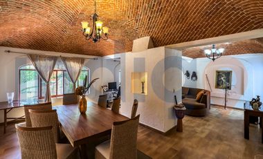 Casa en Venta en Tequisquiapan (Incluye 2 casas y 4 locales comerciales)