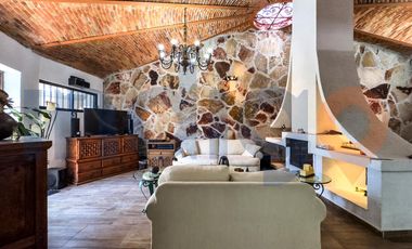 Casa en Venta en Tequisquiapan (Incluye 2 casas y 4 locales comerciales)
