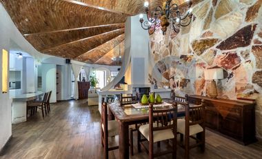 Casa en Venta en Tequisquiapan (Incluye 2 casas y 4 locales comerciales)