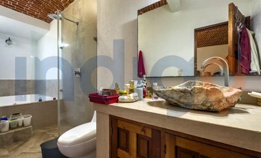 Casa en Venta en Tequisquiapan (Incluye 2 casas y 4 locales comerciales)