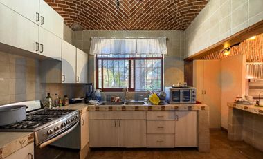 Casa en Venta en Tequisquiapan (Incluye 2 casas y 4 locales comerciales)