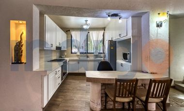 Casa en Venta en Tequisquiapan (Incluye 2 casas y 4 locales comerciales)