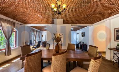 Casa en Venta en Tequisquiapan (Incluye 2 casas y 4 locales comerciales)