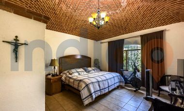 Casa en Venta en Tequisquiapan (Incluye 2 casas y 4 locales comerciales)