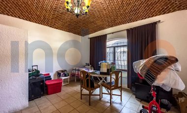 Casa en Venta en Tequisquiapan (Incluye 2 casas y 4 locales comerciales)