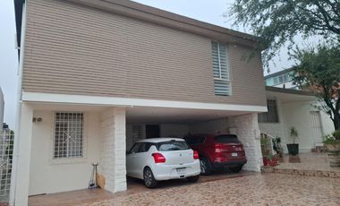 CASA EN VENTA LOMA LARGA MONTERREY