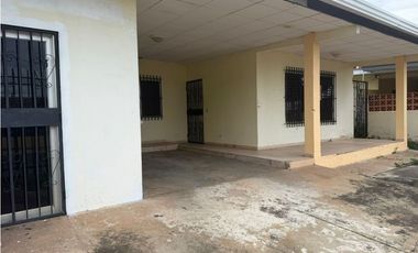 HERRERA / CHITRE / 609M / 3 HABITACIONES / 2 PARKING / TERRAZA