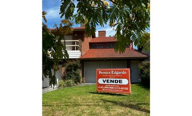 Venta Chalet 5 ambientes en zona San Carlos.