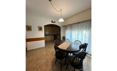 Venta Chalet 5 ambientes en zona San Carlos.