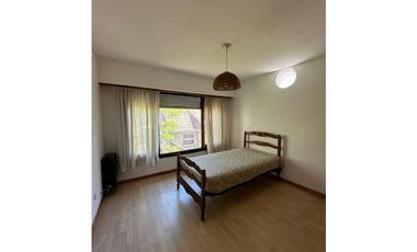 Venta Chalet 5 ambientes en zona San Carlos.