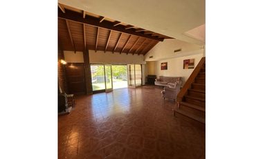 Venta Chalet 5 ambientes en zona San Carlos.