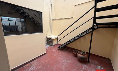 Casa céntrica en alquiler – Uso profesional / administrativo