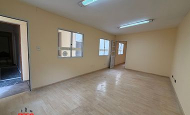 Casa céntrica en alquiler – Uso profesional / administrativo